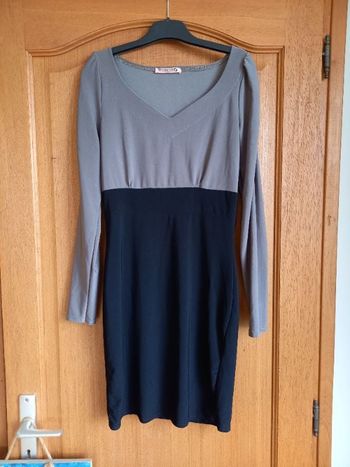 Robe manches longues beige et noire Taille 36