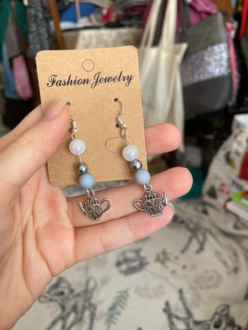 Boucles d’oreilles perles et breloques théière.
