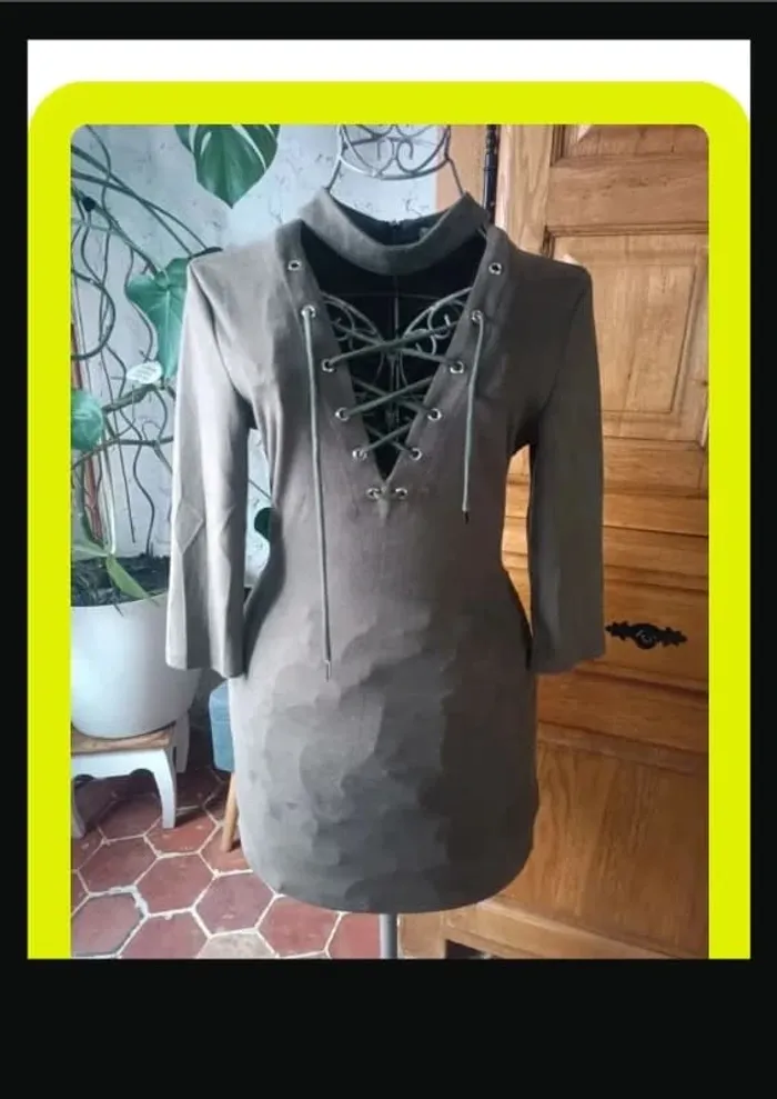 Robe daim kaki taille s