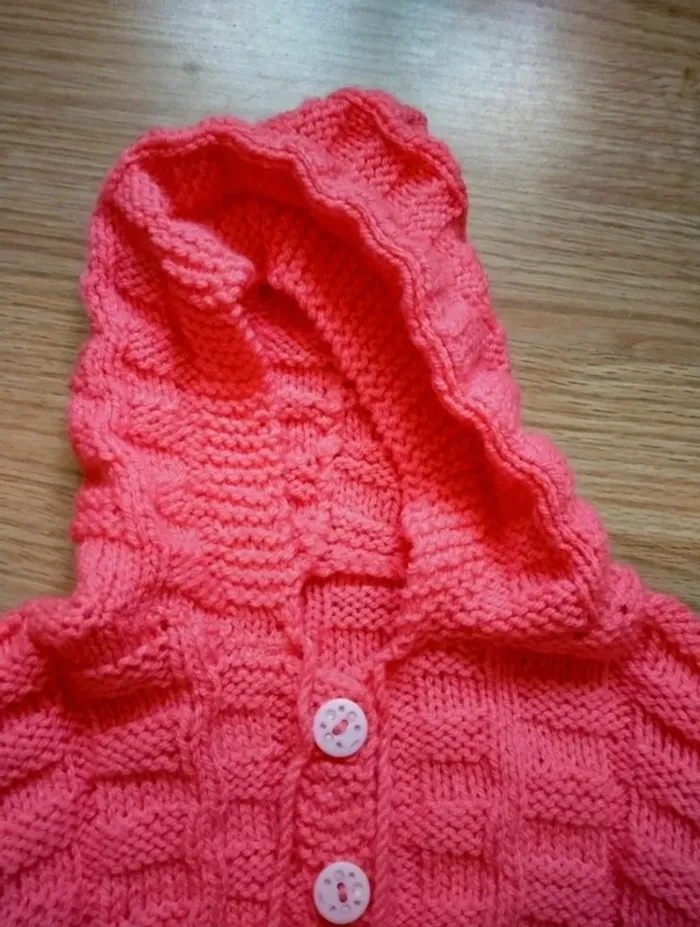 Gilet orange corail. Fait main. Fille. 
Taille 18 24 mois - photo numéro 4