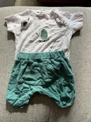 Ensemble t-shirt + short 9 mois