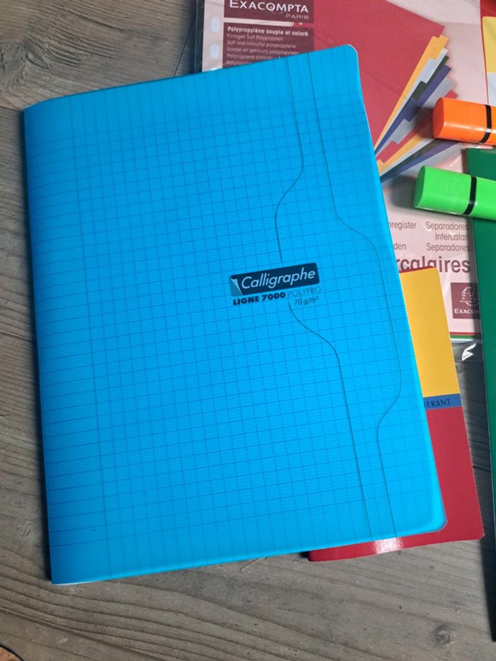 Ensemble de fournitures scolaires. Neuf. - photo numéro 2