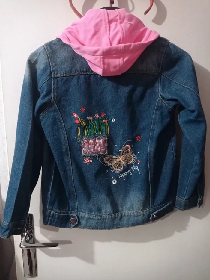 Veste en jeans bleu avec dessins au dos - photo numéro 3