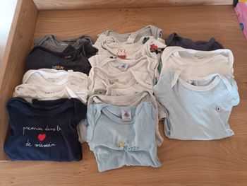Lot Bodie bébé 6 mois