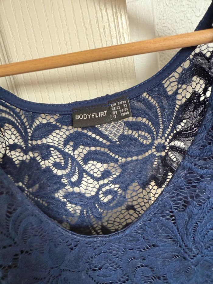 Robe cocktail dentelle bleu marine - photo numéro 2