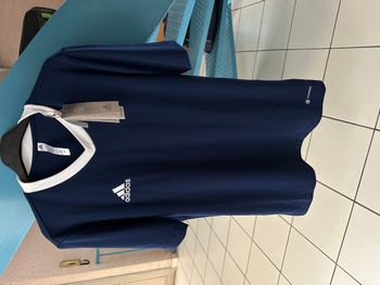 Tee shirt adidas taille 36 bleu et blanc NEUF avec étiquette