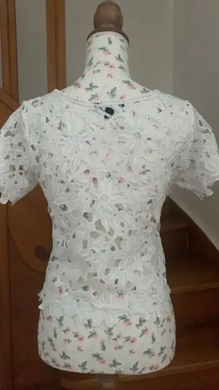 Haut femme avec broderie - photo numéro 4