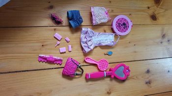 Lot vêtements et accessoires Barbie