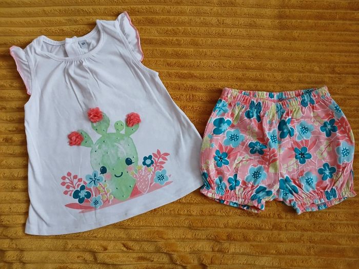 Ensemble débardeur et short taille 18 mois