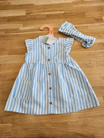 Robe 6 mois neuve