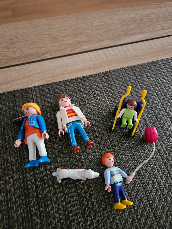 Famille avec poussette playmobil 3209 - photo numéro 2