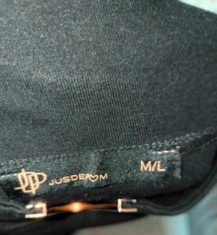 Robe à détail doré taille M/L - photo numéro 3