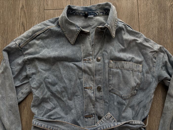 Robe chemise en jean bleu clair avec ceinture - photo numéro 2