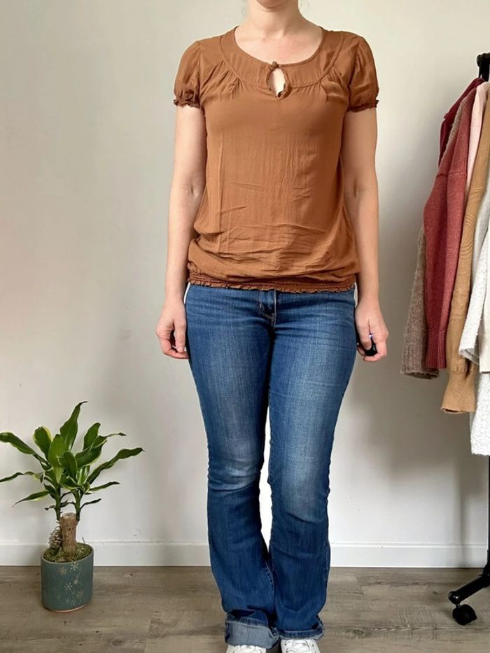 Tee-shirt marron Mim, taille 36, resserré à la taille, en très bon état 💖 - photo numéro 2