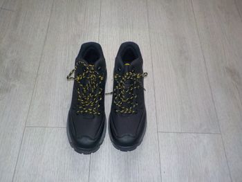 Chaussures de marche , P . 44