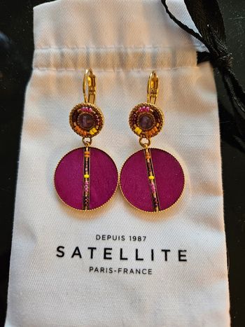 Boucles d'oreilles neuves Satellite