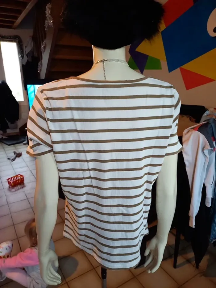 Tee-shirt 38/40 - photo numéro 3