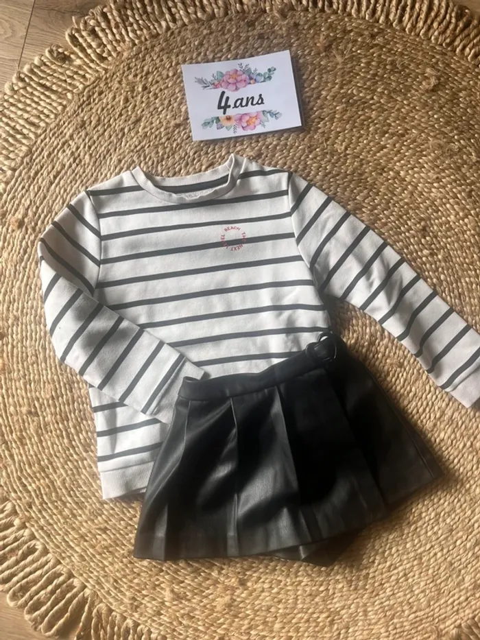 Ensemble sweat et jupe plissée similicuir 4 ans