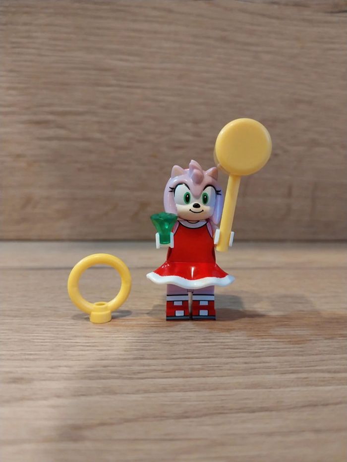 Figurine type lego Sonic