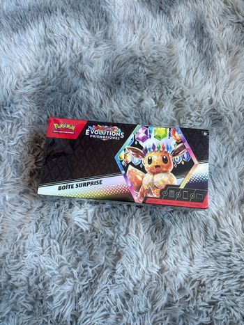 Boite surprise Pokémon évolution prismatique ev8.5