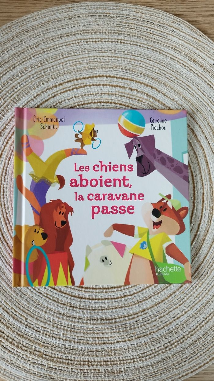 Les chiens aboient, la caravane passe