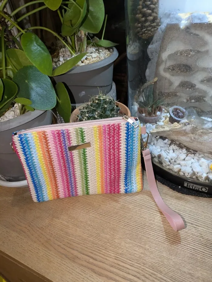 Sac en raphia à rayures colorées – esprit vacances