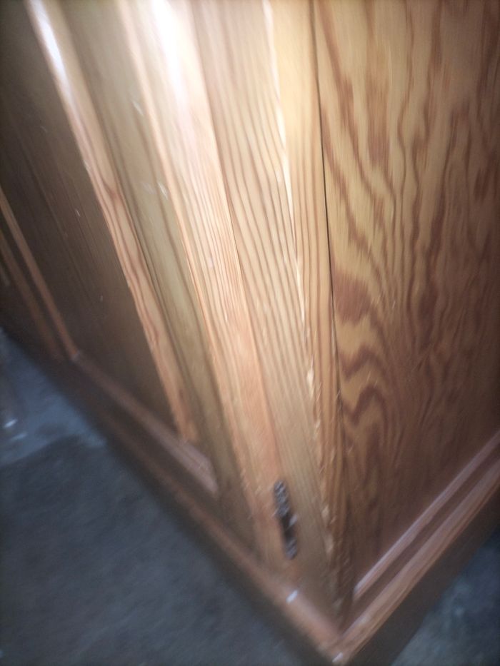 Vend armoire en pin massif bois clair