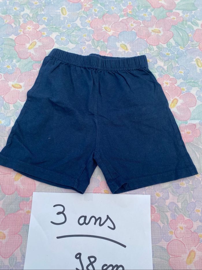Short 3 ans