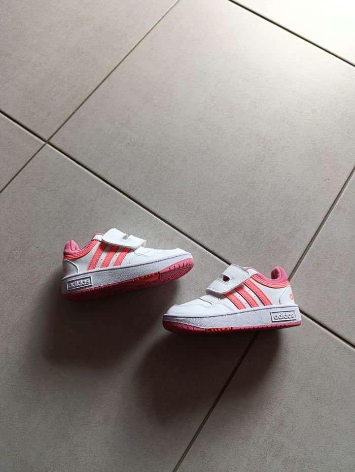 Basket Adidas pointure 26 - photo numéro 2