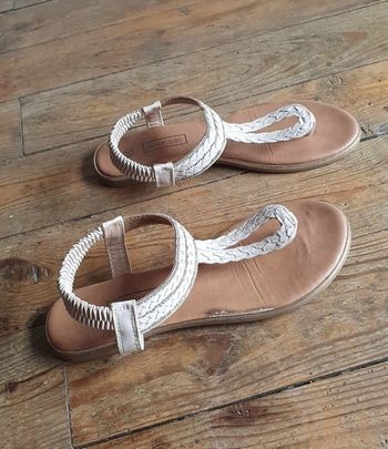 Sandales tongs blanches pailletées