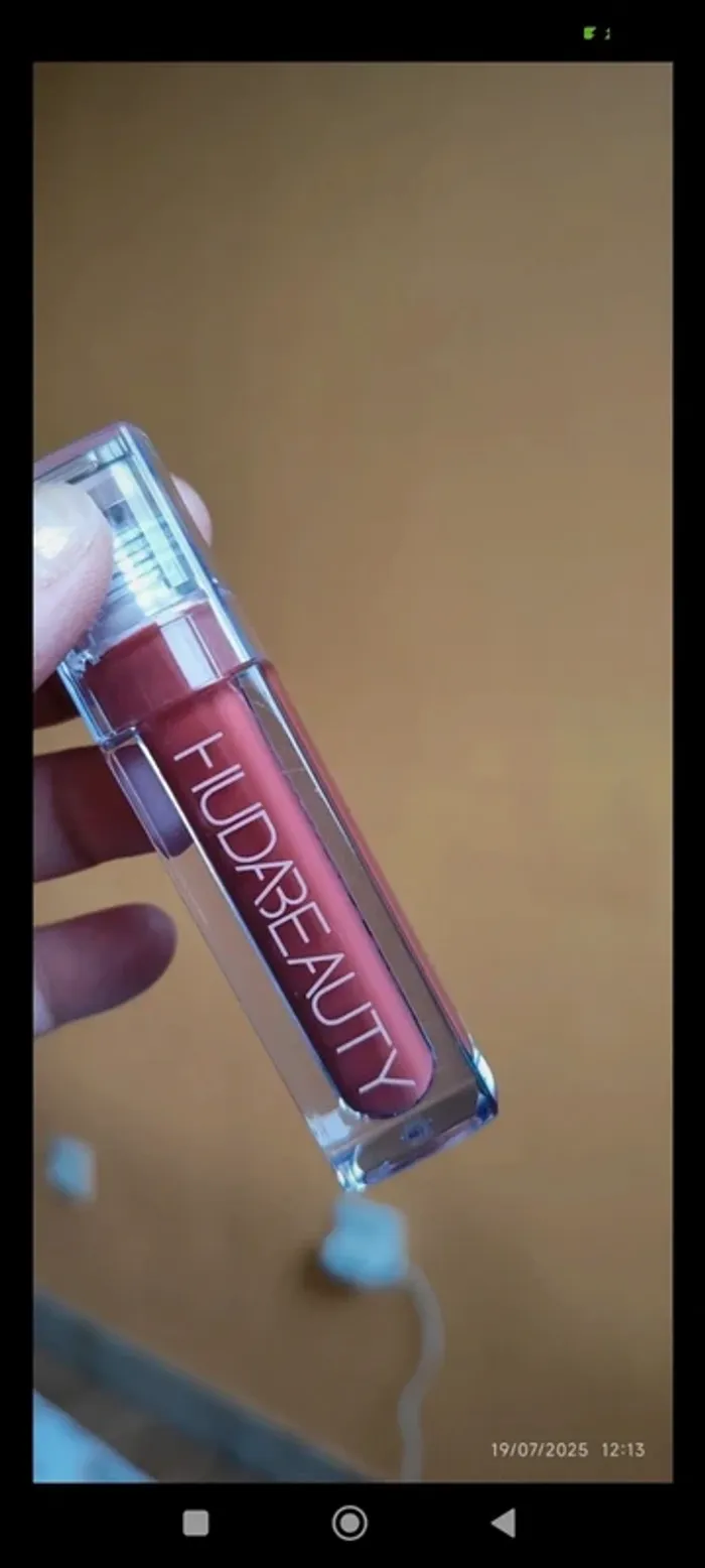 Huda Beauty Faux Filler Lip Gloss Teinte Foxy - photo numéro 2