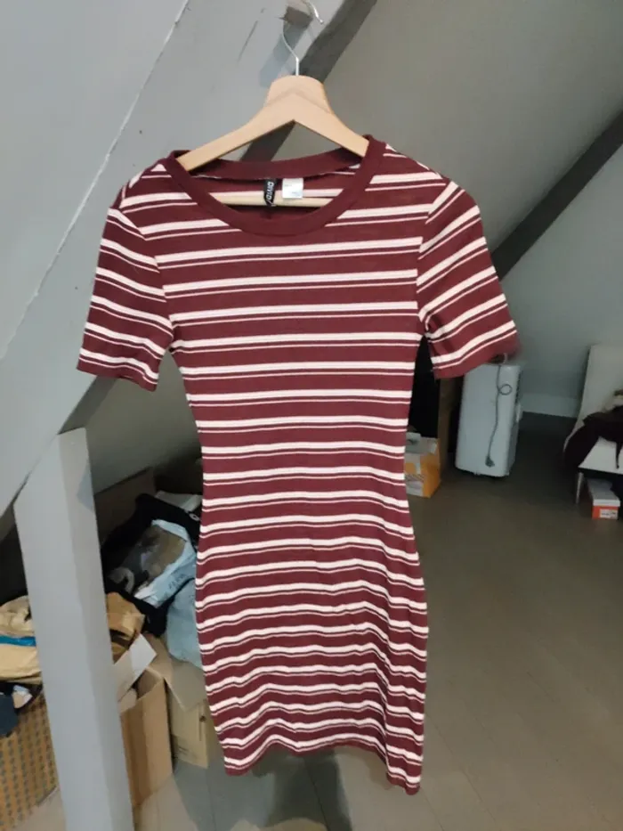 Robe moulante extensible bordeaux