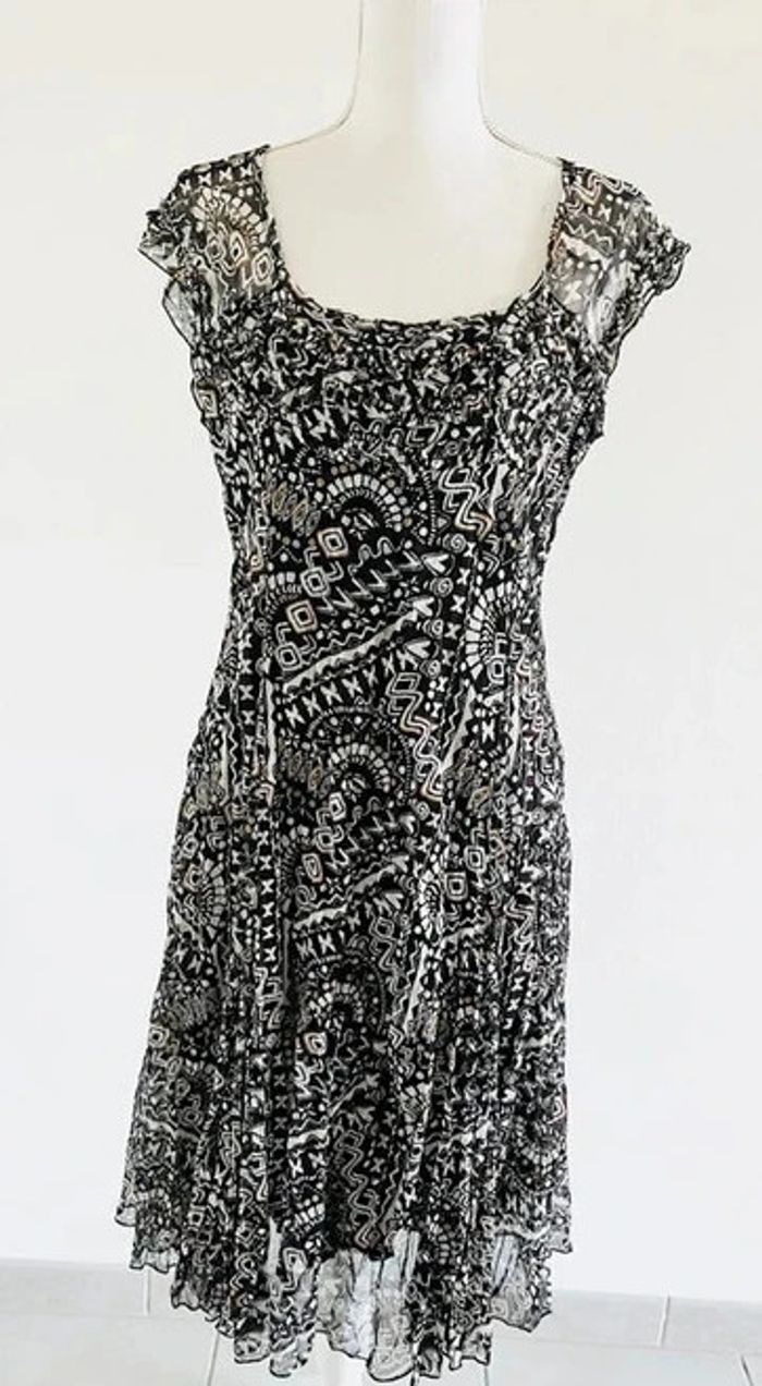 Robe blanche et noir - photo numéro 2