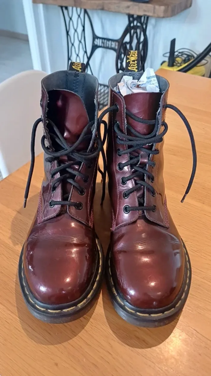 Dr Martens vernis bordeaux- Femme -Taille 39 - Bon etat - photo numéro 3