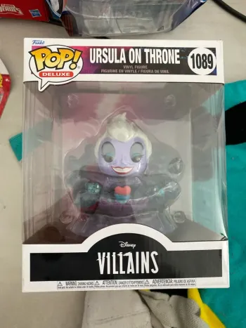 Disney Funko Pop Deluxe Villains Ursula on Throne 1089