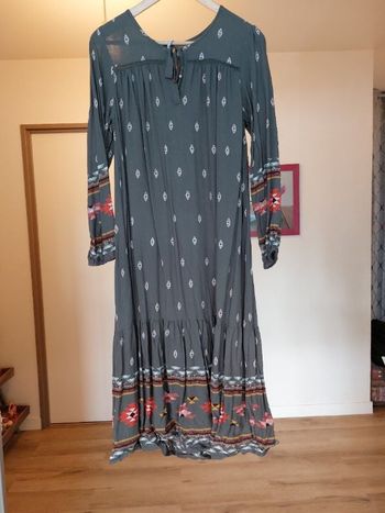 Robe kaki et imprimé