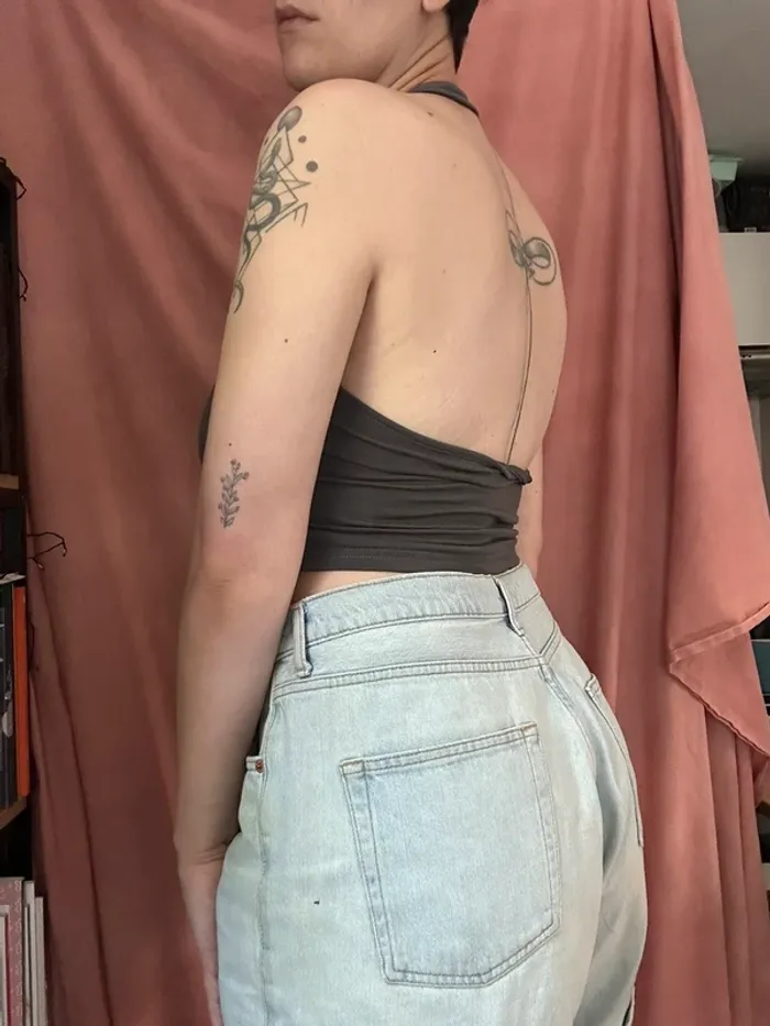 Crop top dos nu - photo numéro 2