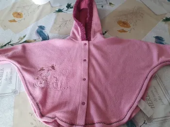 Poncho à capuche 12 mois.