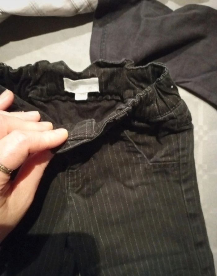 Loto 1 pantalon, 1 t-shirt manches longues et 1 chemise taille 24 mois en bon état - photo numéro 3