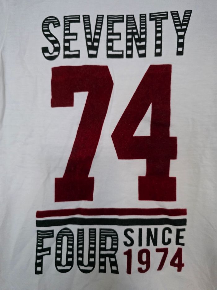 TEE-SHIRT GARÇON 👦 BLANC MOTIFS DESSUS TAILLE 8ANS MARQUE U ESSENTIEL - photo numéro 2