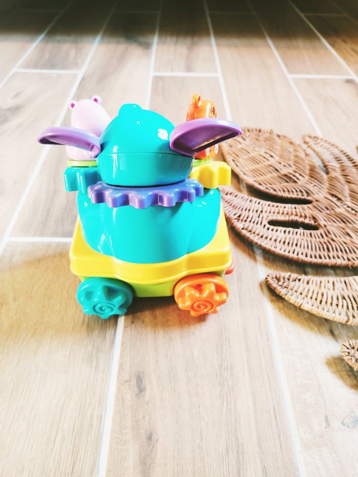 🐘Elephant à roulettes avec engrenages et petits animaux en plastique marque Vtech - photo numéro 2