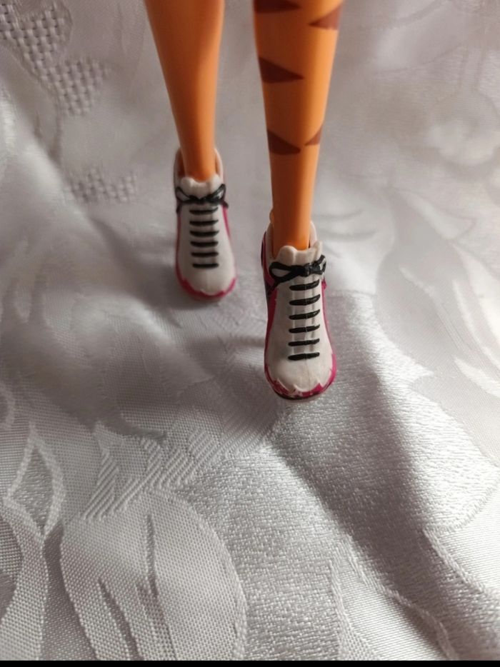 Toralei stripe fearleading pom-pom girl - photo numéro 6