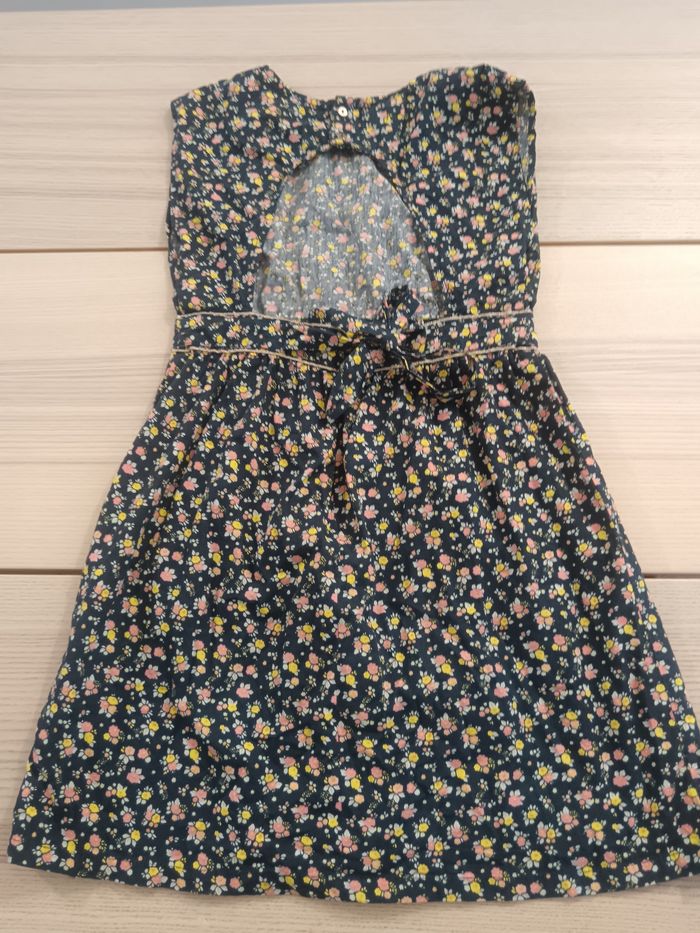 Robe fleurie / 10 ans - photo numéro 2