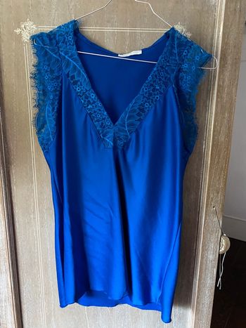 Débardeur satiné bleu dentelle