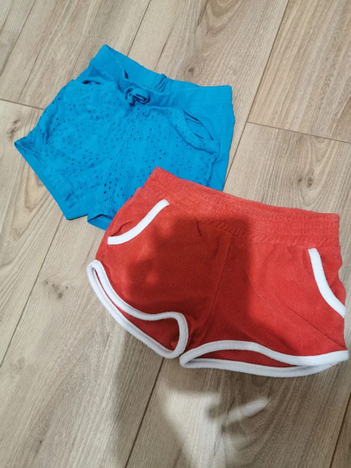 Lot 2 shorts 3 ans kiabi rouge et bleu azur super état