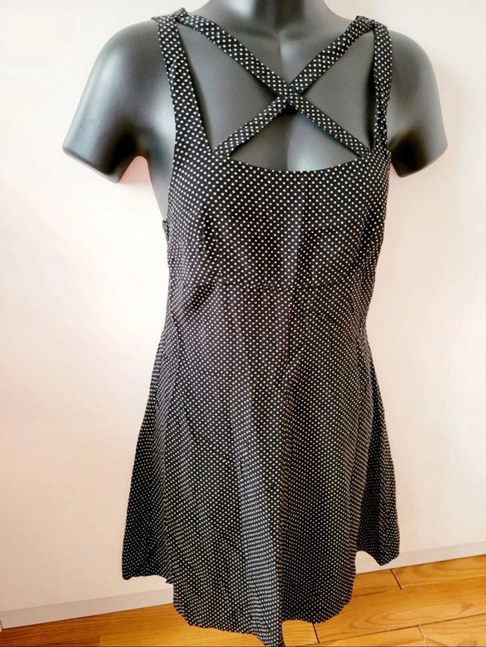Jolie robe noire à pois blancs La
City style goth gothique lolita
kawaii anime manga - photo numéro 4