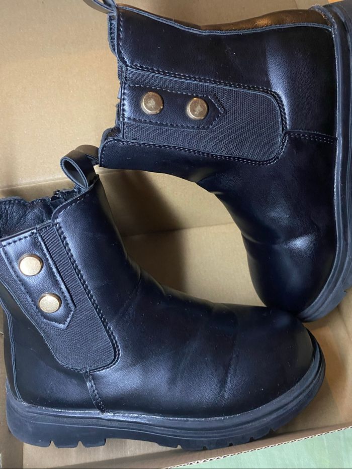 Bottes en simili cuir noir pointure 33 - photo numéro 4