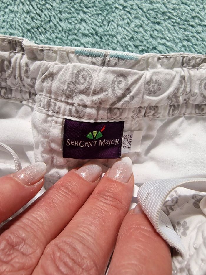 Très joli short 4 ans - photo numéro 3