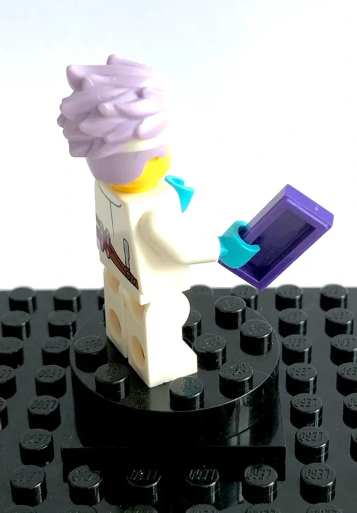 LEGO Hidden Side - J. B. Watt, large smile/annoyed - photo numéro 5