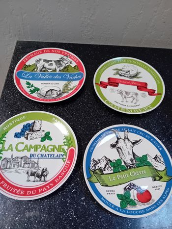 Lot assiettes a fromages 